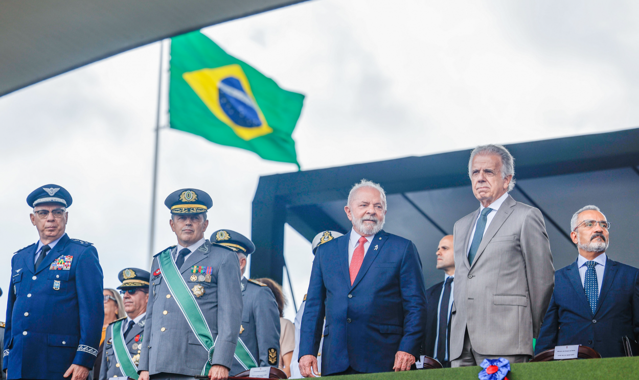 Jornalista e fundador de Opera Mundi explicou o que é a  tutela militar e o papel do exército ao longo das décadas e governos no Brasil; veja vídeo na íntegra