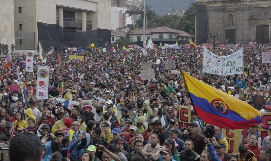 Cidades como Medellín, Barranquilla, Cali e a própria capital, Bogotá, tiveram alta adesão de manifestantes durante atos e marchas que se realizaram desde as primeiras horas do dia