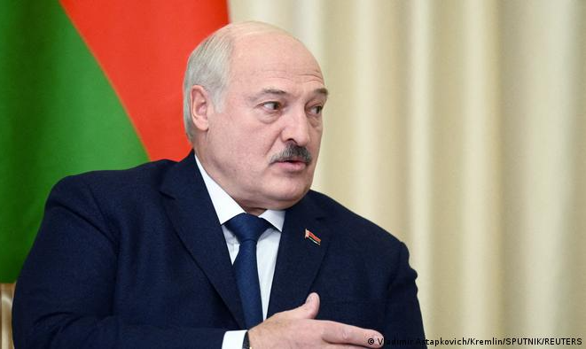 Em entrevista, presidente bielorusso também afirma ter liberdade para usar arsenal em caso de agressão
