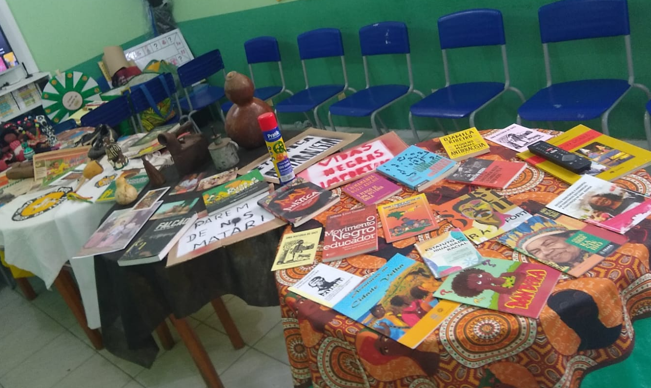 A inclusão da história e cultura da África no currículo escolar do Brasil continua sendo disputada, mesmo havendo uma lei que determine o tema dentro das salas de aula