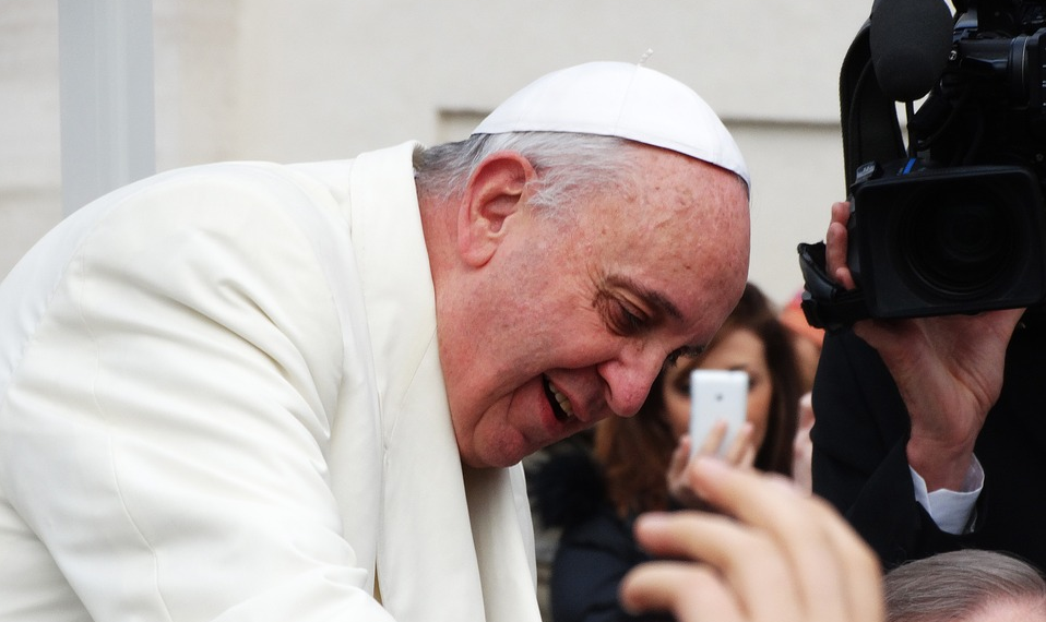Pontífice se reuniu com autoridades e defendeu a construção de uma 'comunhão efetiva dentro da família humana, sem a necessidade de marginalizar, excluir ou reprimir'