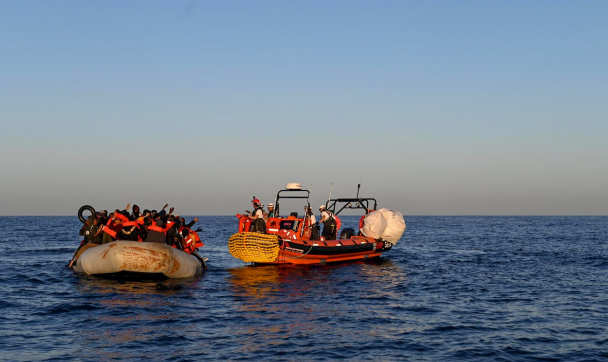 Navio 'Geo Barents' deve atracar no porto de Salerno (sul) para o desembarque de 248 migrantes resgatados em diversas operações nos últimos dias