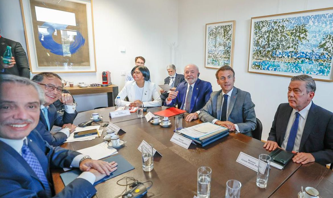 Líder brasileiro participou de reunião com a vice-presidenta Delcy Rodríguez e o advogado oposicionista Gerardo Blyde