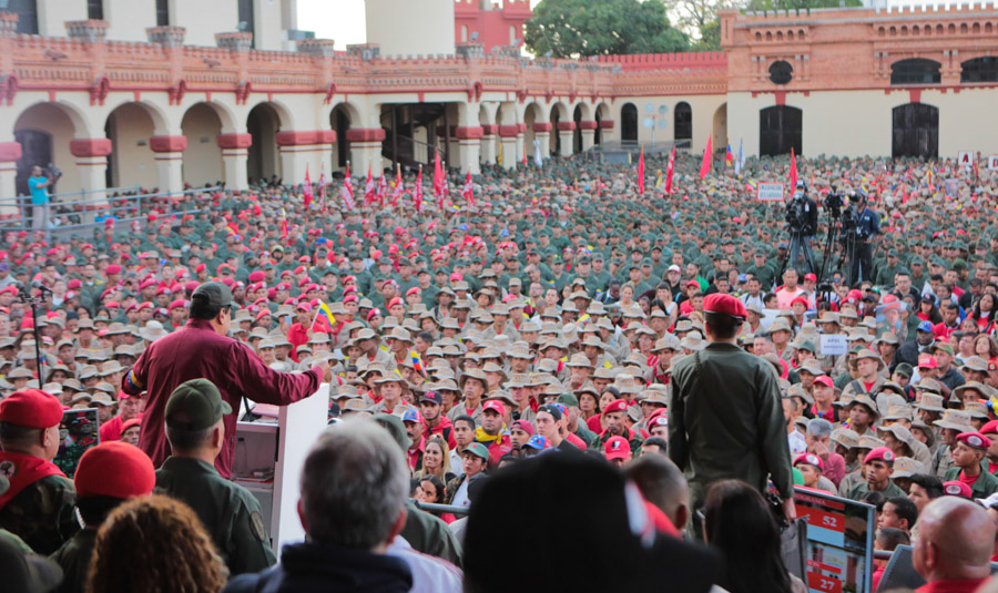 'Aqui estamos defendendo o legado e a memória de nosso comandante Hugo Chávez', afirmou presidente Nicolás Maduro; data marca a tentativa de Chávez de derrubar o governo neoliberal Carlos Andrés Pérez