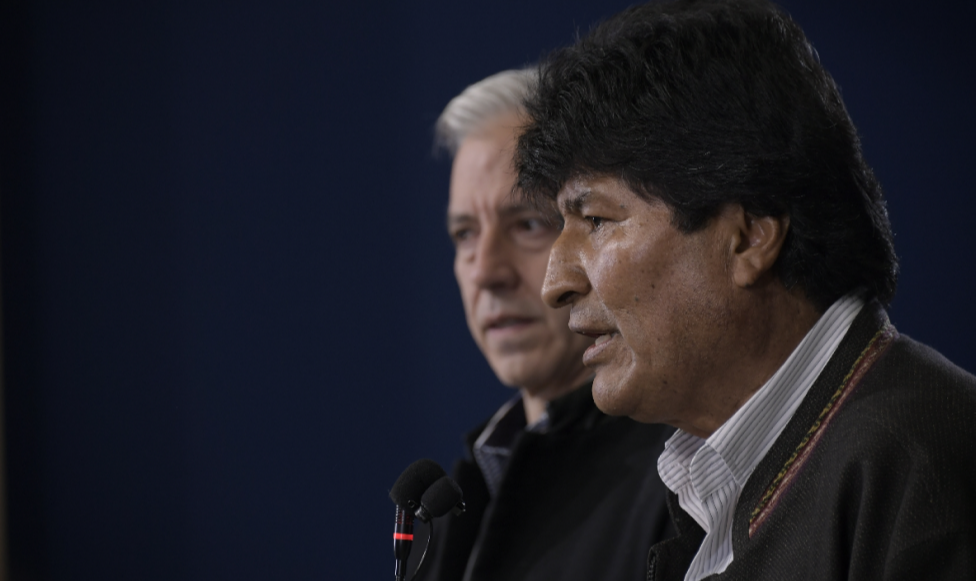 Segundo o ex-presidente, as elites bolivianas não o perdoam, e nem aos seus funcionários, por terem mudado a Bolívia; governo autoproclamado acusa Morales de 'terrorismo'
