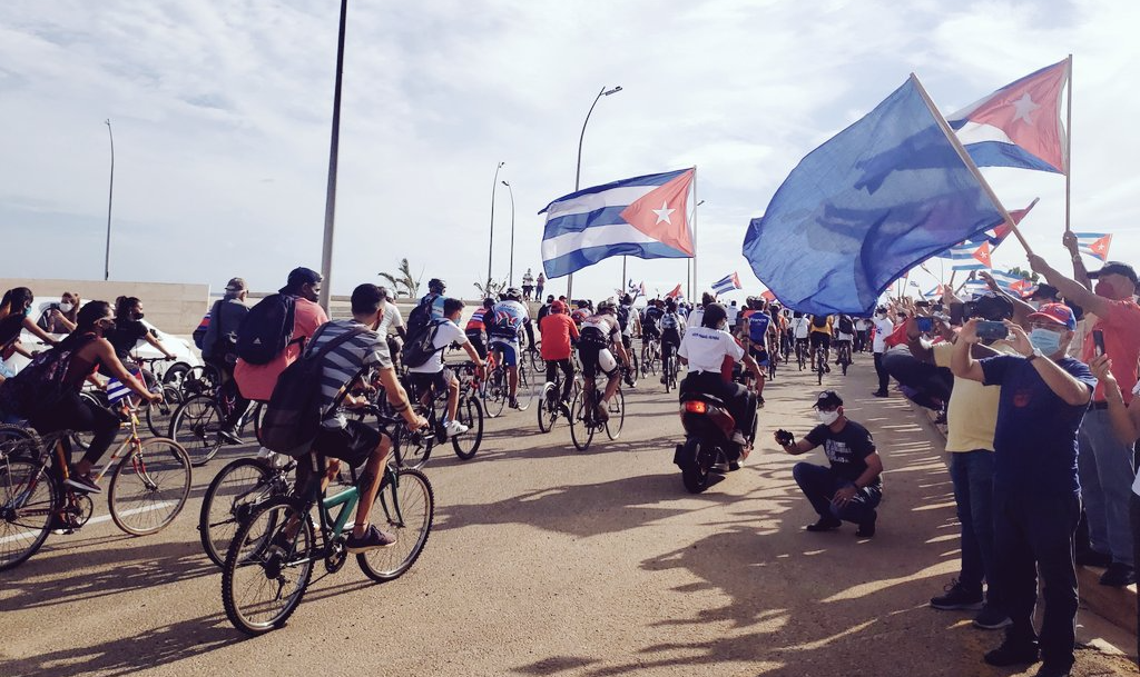 Manifestantes ocuparam as ruas da capital cubana declarando que a mobilização foi 'pela paz, o amor e a solidariedade' ao governo de Cuba