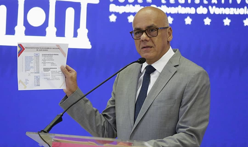 Valor seria 'orçamento anual' do gabinete do líder opositor, denuncia Jorge Rodríguez, presidente do Poder Legislativo