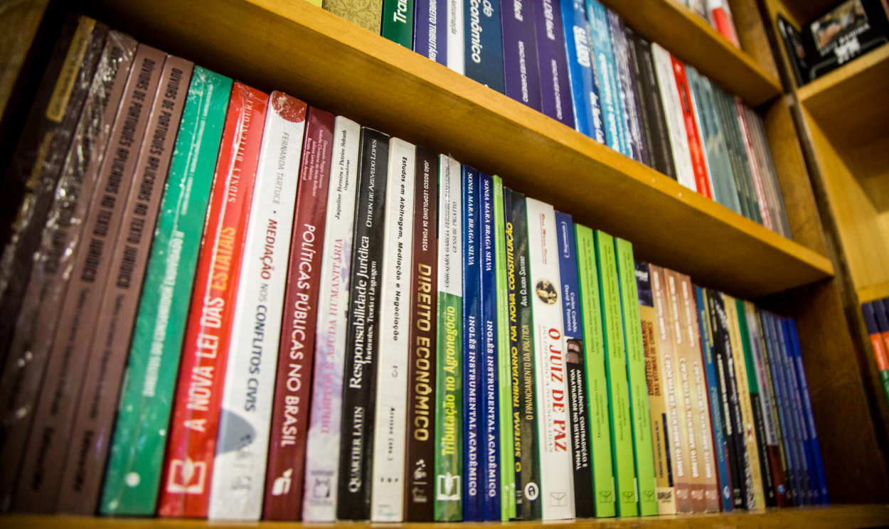Sob o tema "Por uma lei da bibliodiversidade", especialistas debatem efeitos da lei que favorece a participação de livrarias independentes no mercado editorial