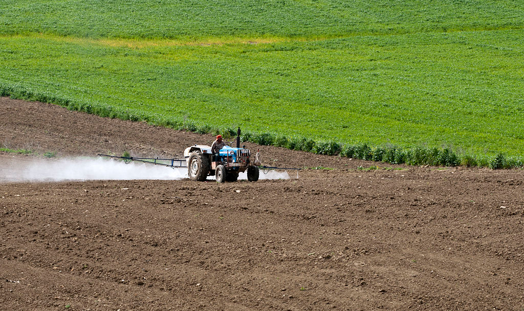 Tribunal nos EUA determina que gigantes alemãs indenizem produtor de pêssegos que teve plantações danificadas por herbicida dicamba; empresas dizem que vão recorrer da decisão, a primeira entre vários processos