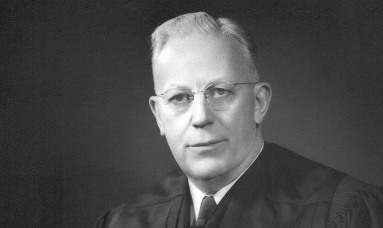 Caso Brown v. Board of Education, no Estado do Kansas, alterou de forma definitiva o entendimento da Suprema Corte sobre o tema