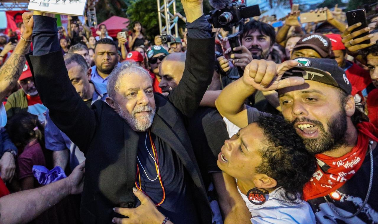 Ex-presidente foi solto na tarde desta sexta-feira por volta das 17h40 após ficar 580 dias preso na sede da Polícia Federal em Curitiba