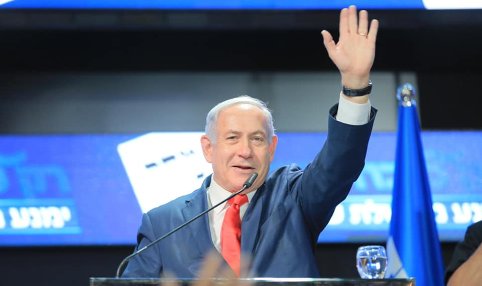 Com 90% dos votos apurados, Netanyahu aparece com 36 assentos e seu oponente principal, o partido Azul e Branco, com 32