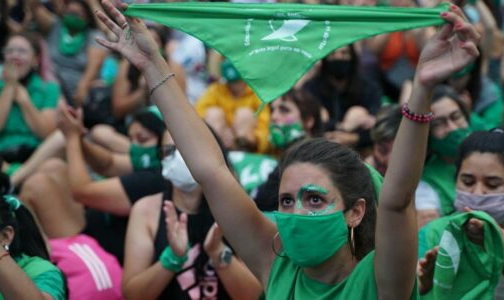 Movimento Feminista argentino considerou 'ataque à democracia' esta decisão, que acontece um mês após a votação que aprovou a lei do aborto livre