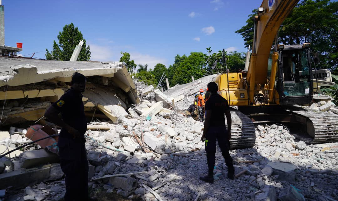 Mais de 340 pessoas continuam desaparecidas depois de um terremoto ter atingido o país em 14 de agosto
