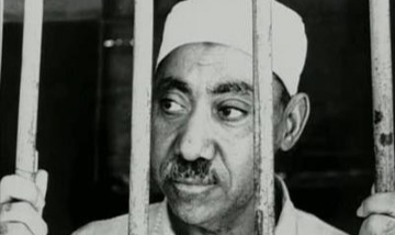 Ao assumir o poder no Egito, Gamal Abdel Nasser havia tentado se aproximar do grupo islamita; Qutb chegou a ficar dez anos preso antes de ser enforcado