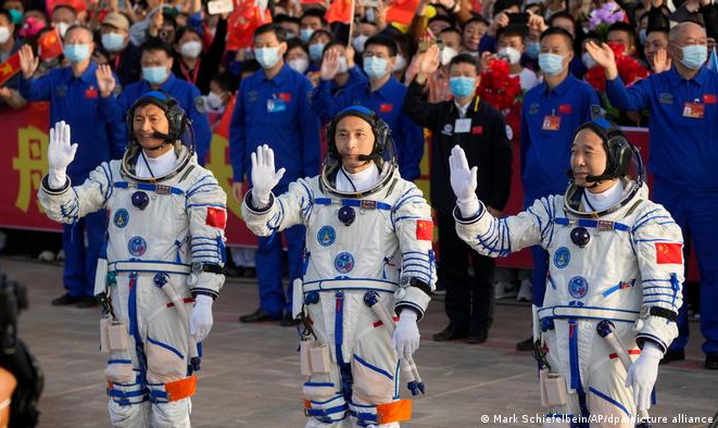 Professor universitário é primeiro não militar a viajar à estação espacial Tiangong, ao lado de outros dois tripulantes