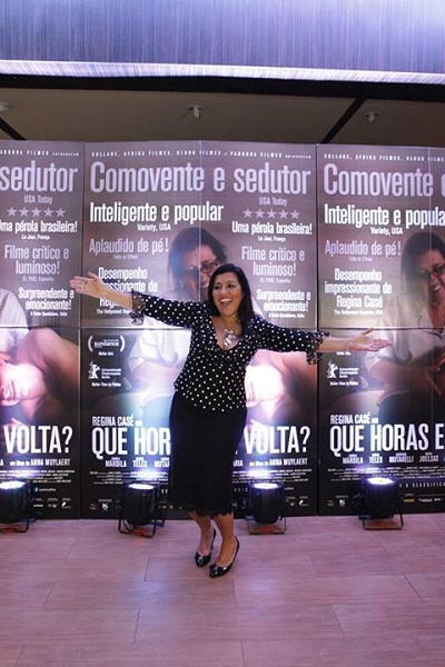 [Regina Casé durante pré-estreia do filme no Rio de Janeiro| Reprodução Facebook]