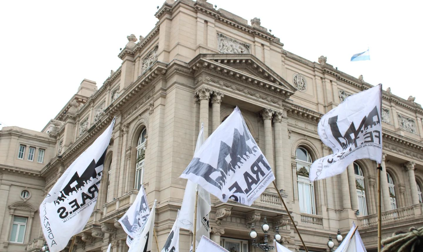 Manifestantes exigem impeachment de juízes e defendem vice-presidente Cristina Kirchner em suposto caso de lawfare