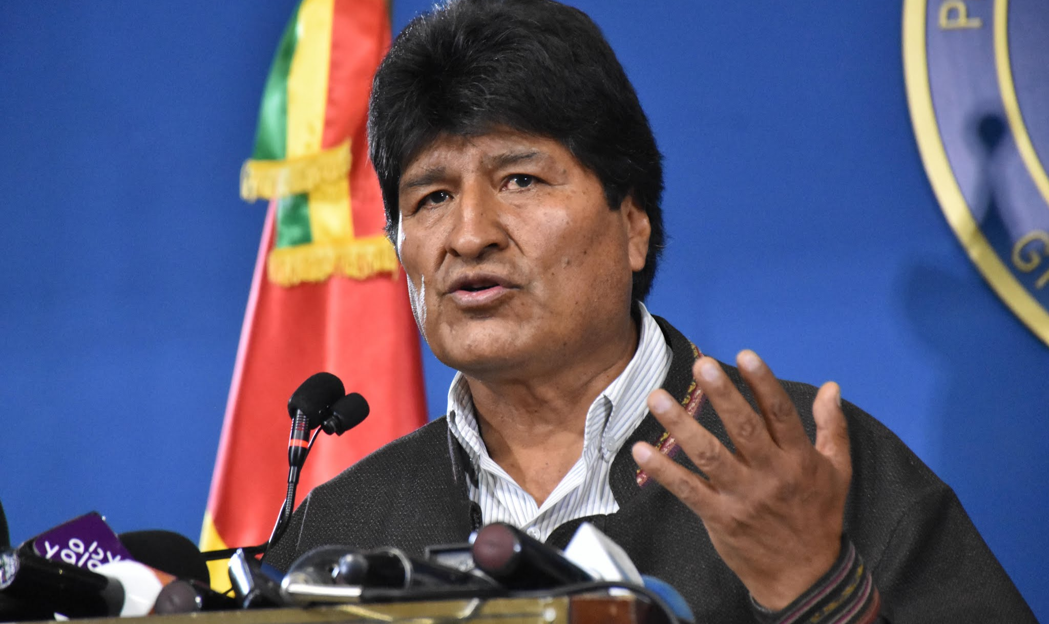 Mais cedo, o agora ex-presidente boliviano disse que "não fugiria do país"; México diz ter recebido '20 personalidades do executivo e do legislativo' da Bolívia