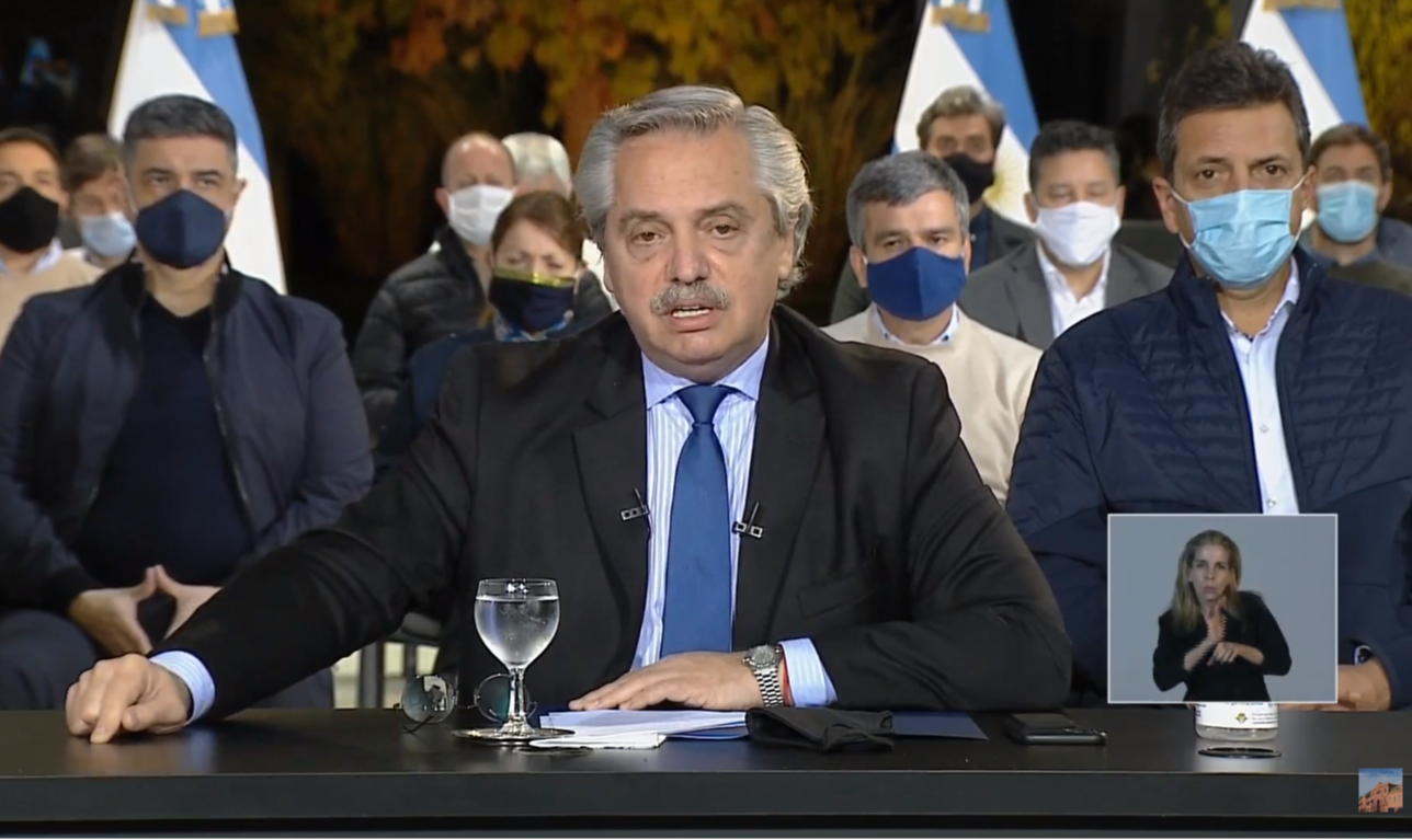 Presidente da Argentina fez pronunciamento após policiais em protesto por maiores salários cercarem Quinta de Olivos; ação levantou temores de golpismo