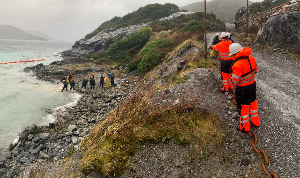 Incidente foi registrado no último sábado (27/07), no terminal de ilha Guarello, 250 km ao noroeste de Porto Natales, e reportado às autoridades pela empresa chilena de mineração CAP