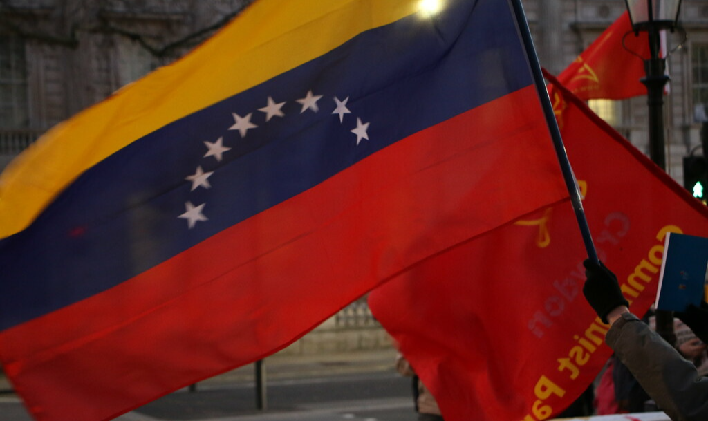 Oposição da Venezuela convocou marcha para tomar a sede do Executivo do país em 2002