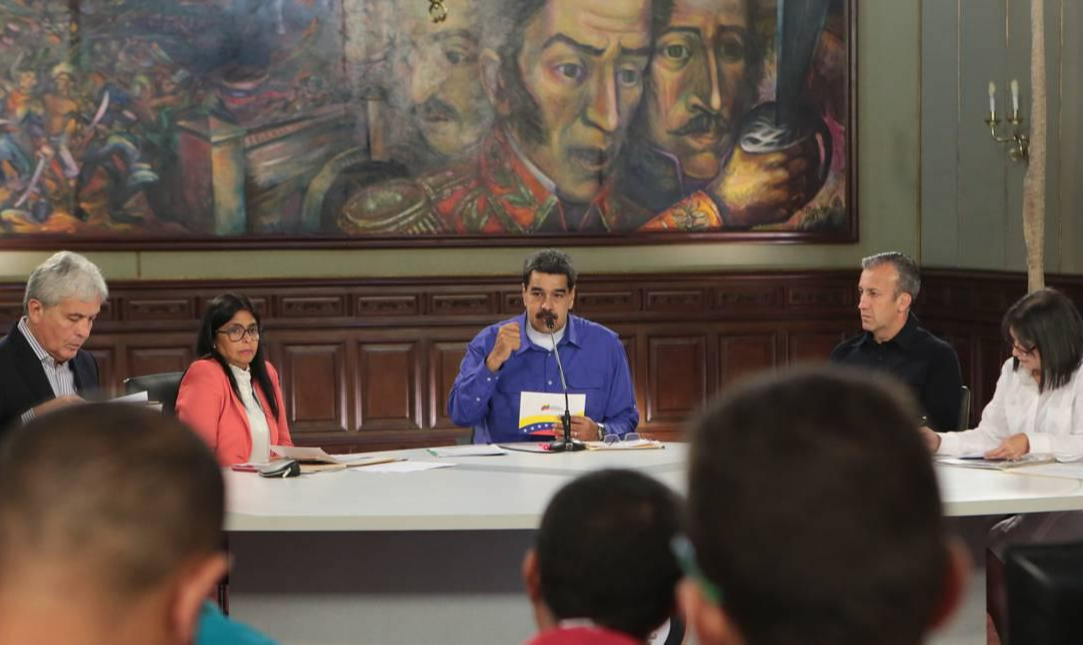 Governo venezuelano também anunciou uma consulta popular para definir se antecipa ou não as eleições do legislativo