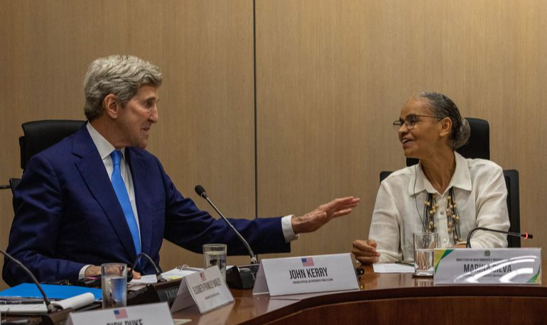 Enviado especial da Casa Branca para a questão climática, John Kerry anunciou a oferta após manter reuniões com a ministra Marina Silva e o vice Geraldo Alckmin