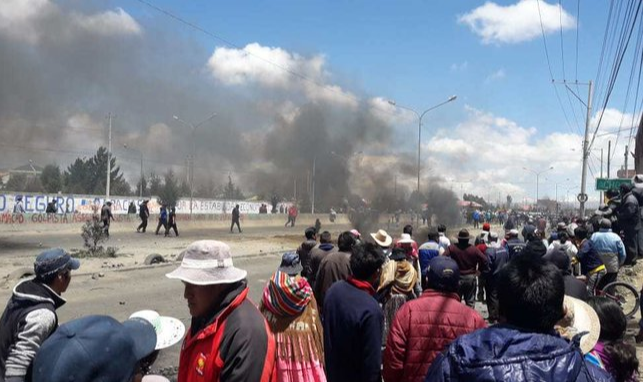 Bolivianos recordam violência policial e paramilitar após golpe no país e sua luta por justiça nos últimos 12 meses