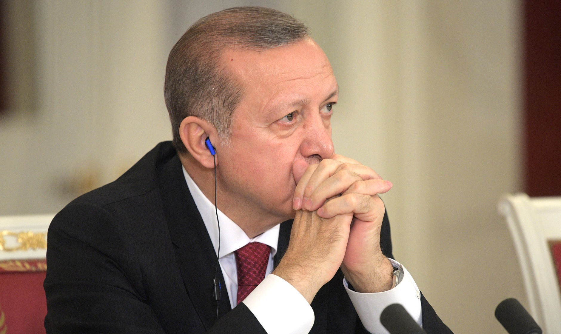 Líder do movimento Hizmet, Fethullah Gulen acusa Erdogan de ter encenado golpe para concentrar o poder em suas mãos e perseguir adversários