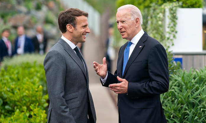 Emmanuel Macron chega a Washington, sendo o único presidente francês a fazer duas visitas oficiais aos Estados Unidos, desde Charles de Gaulle