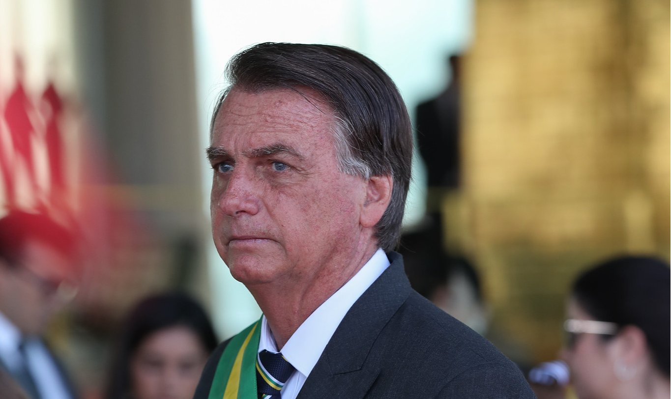 Presidente brasileiro discursou em ato golpista e antidemocrático na avenida paulista; mais cedo, mandatário falou em Brasília