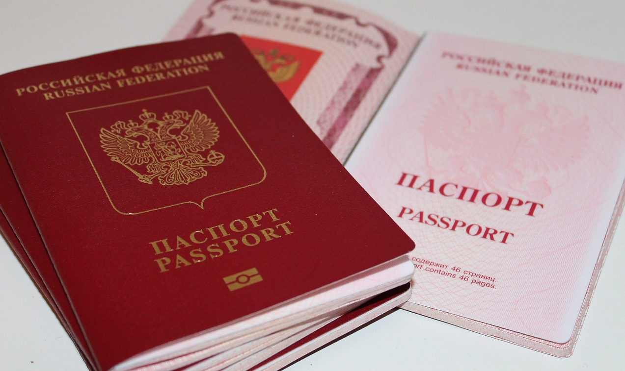 Nova medida abre caminho para expulsão em até 3 dias e adoção de cidadania russa será automática