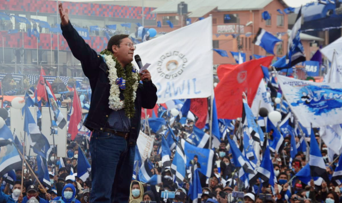 Luis Arce, candidato apoiado por Evo Morales, pode ganhar eleições no primeiro turno; direita se concentra em 'evitar vitória do MAS'