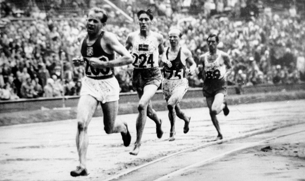Histórico de Zátopek é impressionante: quatro títulos olímpicos, 18 recordes mundiais em provas que iam dos 5 mil metros aos 30 quilômetros