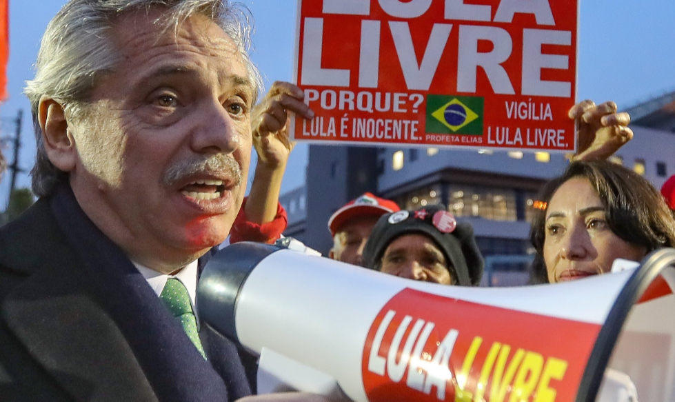 'Um dos desafios que temos é o de recuperar a melhor qualidade do Estado de Direito [...]porque há perseguições indevidas e detenções arbitrárias, que nós temos que denunciar, e uma delas é a detenção de Lula', disse