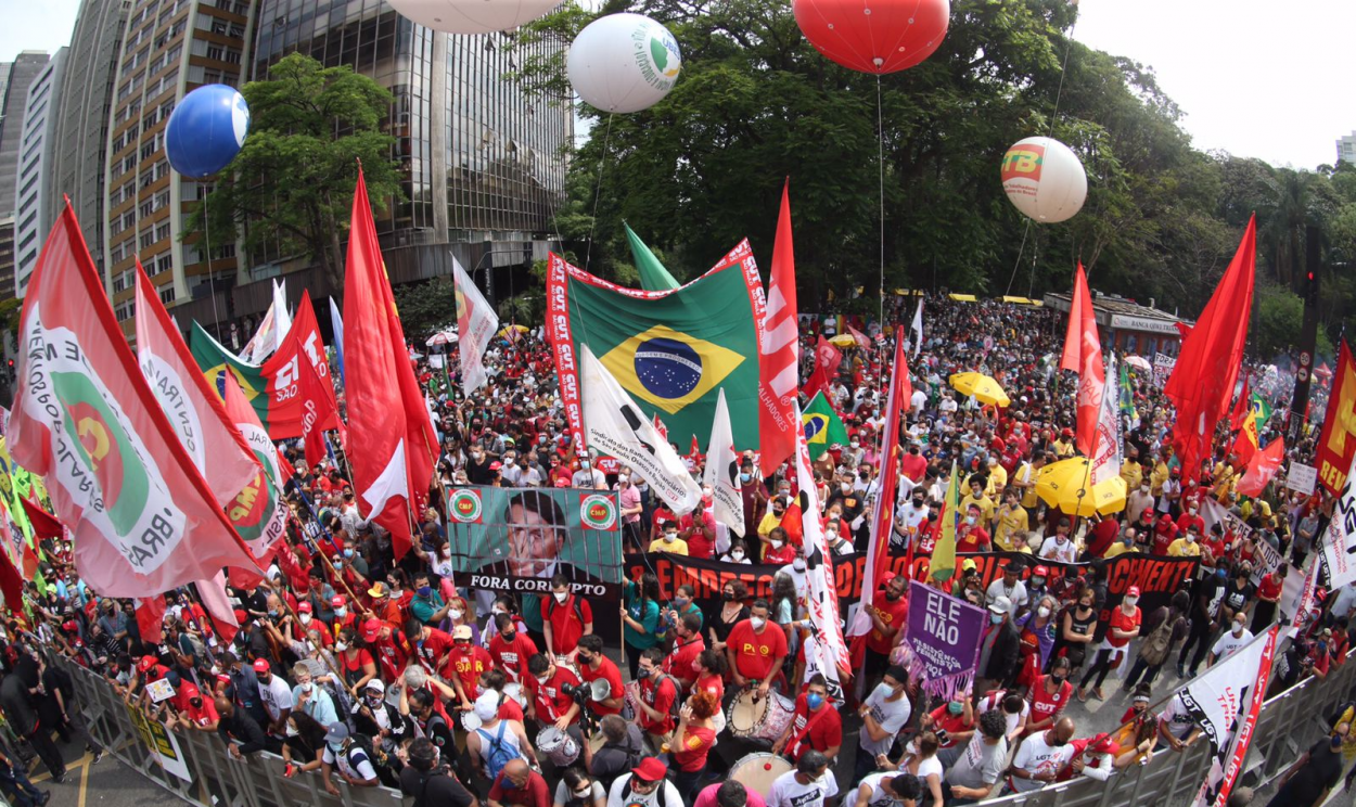 Protestos pedem impeachment do presidente e rechaçam privatizações, política econômica do governo, elevado nível de desemprego e a fome no Brasil