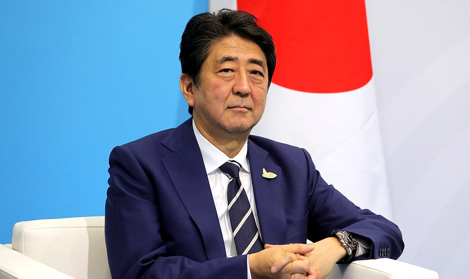 Segundo emissoras japonesas, Abe foi levado inconsciente ao hospital e teve uma parada cardiorrespiratória; ex-premiê estava em comício de campanha ao Senado