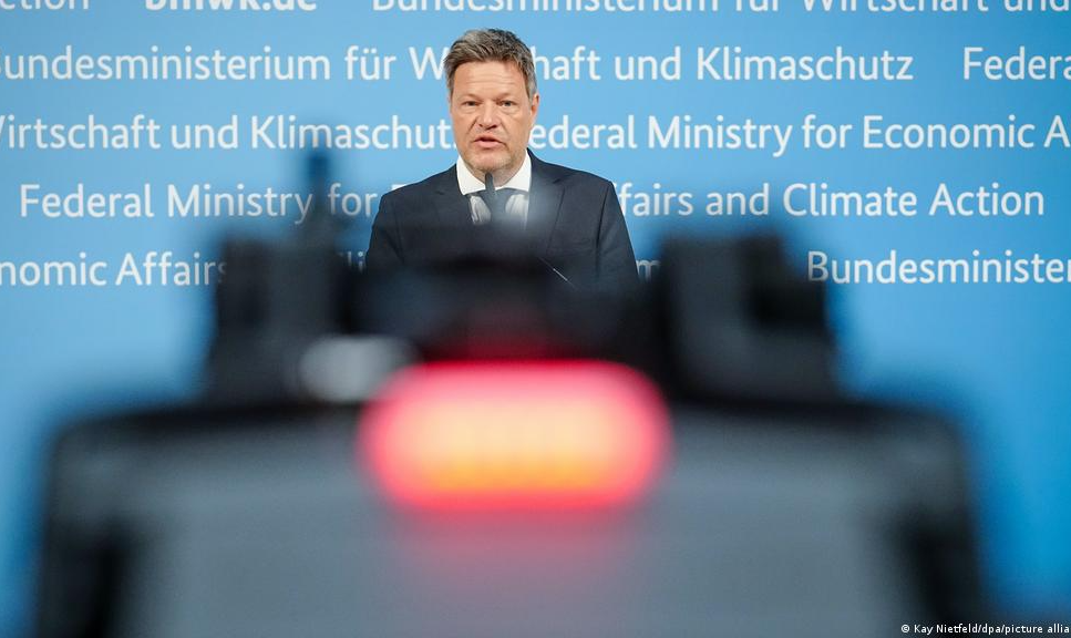 Ministro da Economia afirma que nível de alerta inicial foi decretado como precaução e pede que alemães reduzam o consumo do combustível