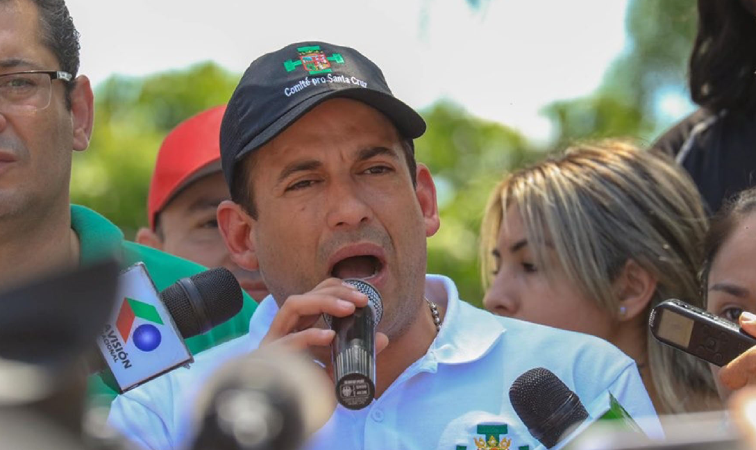 Líder opositor Luiz Fernando Camacho chegou a dar um 'prazo' para que presidente renuncie e ameaçou: 'Tem até amanhã para fazê-lo de forma tranquila'