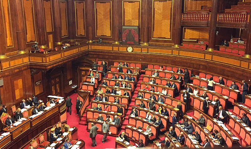 Resolução para rejeitar proposta de regulamentação da União Europeia saiu do partido de direita Irmãos da Itália (Fdl), da premiê Giorgia Meloni
