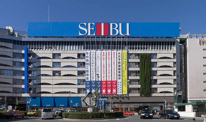 Uma das lojas de departamentos mais movimentadas de Tóquio, Seibu Ikebukuro, permaneceu fechada contra venda para fundo de investimentos norte-americano