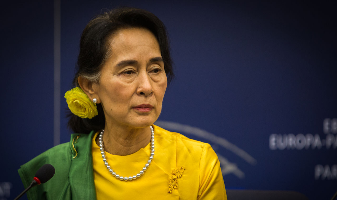 Aung San Suu Kyi compareceu por videoconferência em tribunal nesta segunda, sua primeira aparição desde o golpe de 1º de fevereiro