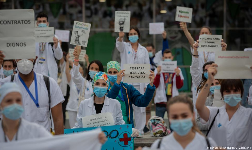 Sistema de saúde espanhol é considerado um dos melhores do mundo, mas não tem conseguido lidar com a pandemia