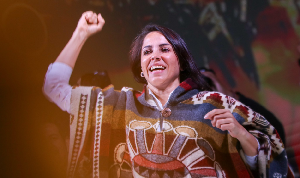 Luisa González é representante do partido Revolução Cidadã, o mesmo de Rafael Correa, e busca ser a primeira mulher eleita presidente do país