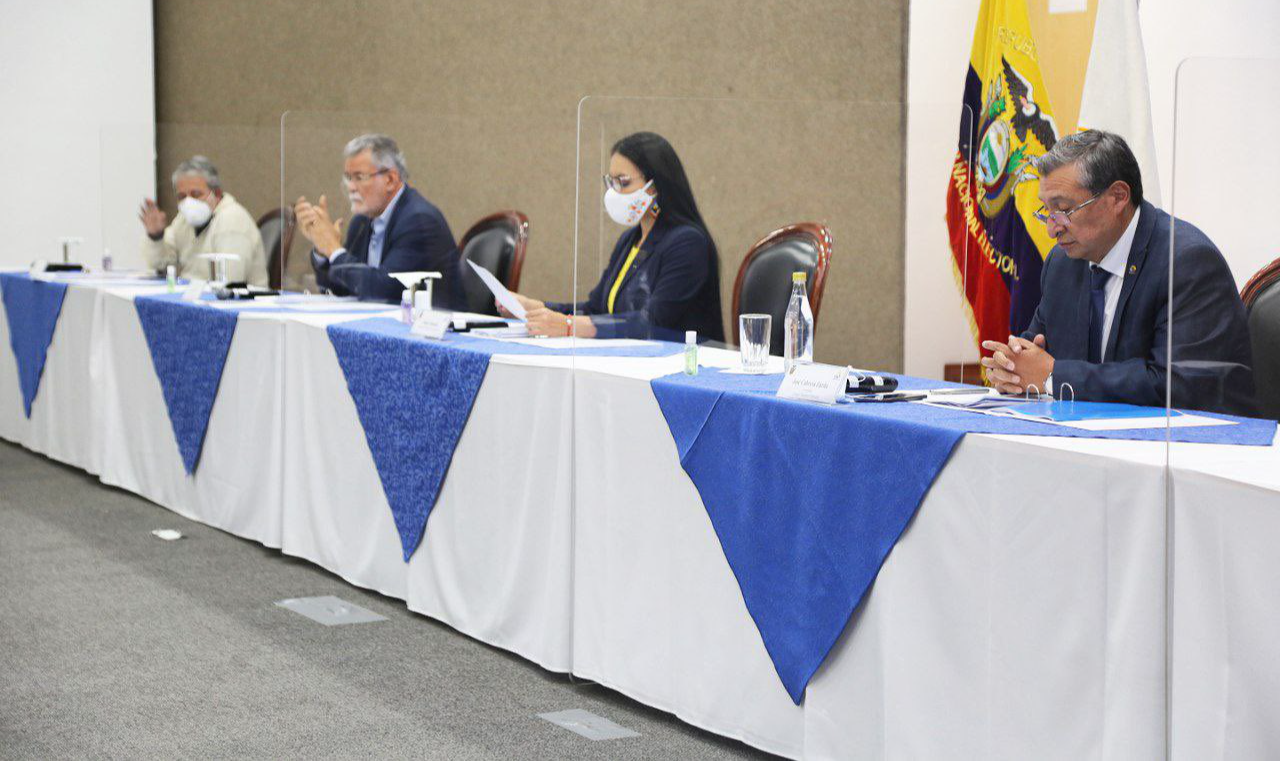 Rafael Correa, ex-presidente do Equador, e Fernando Lugo, ex-mandatário do Paraguai, entre outros, denunciaram possível suspensão do pleito