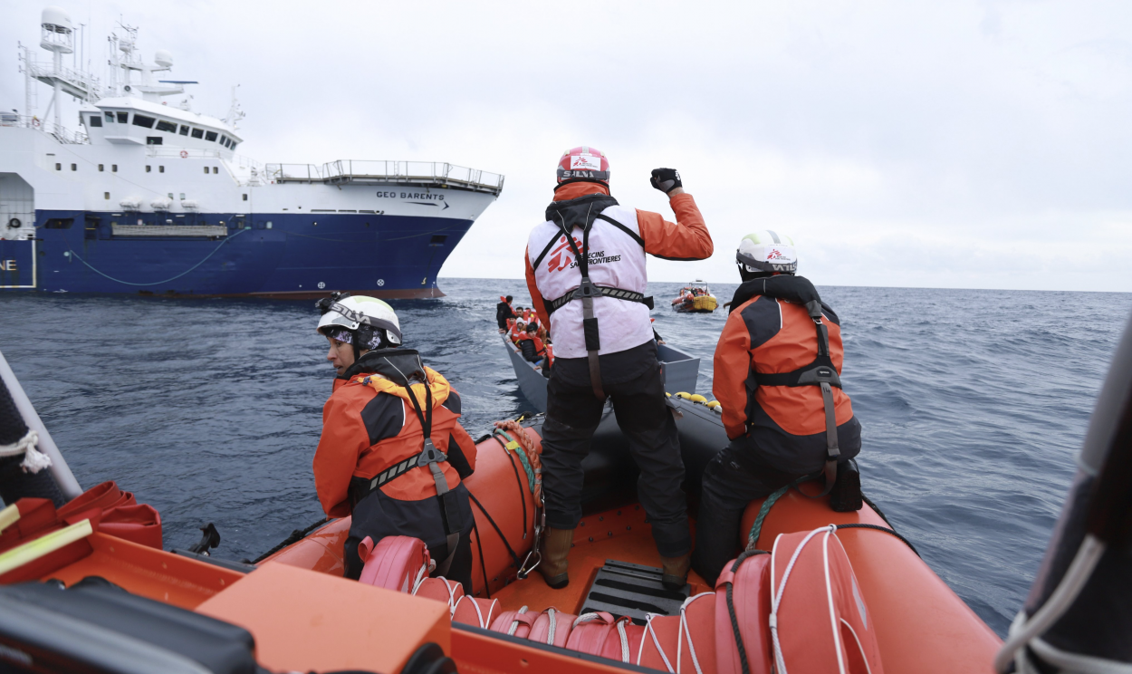 Embarcação de resgate dos Médicos Sem Fronteiras foi proibida de operar por 20 dias e multado em 10 mil euros 'por não oferecer todas as informações necessárias'