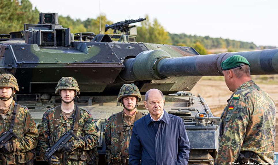Governo Scholz confirma fornecimento de tanques de guerra do tipo Leopard a Kiev; Ucrânia considera os veículos de fabricação alemã chave para a guerra