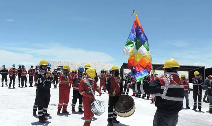Bolívia faz acordo com consórcio chinês para aumentar produção de lítio e fabricar baterias elétricas