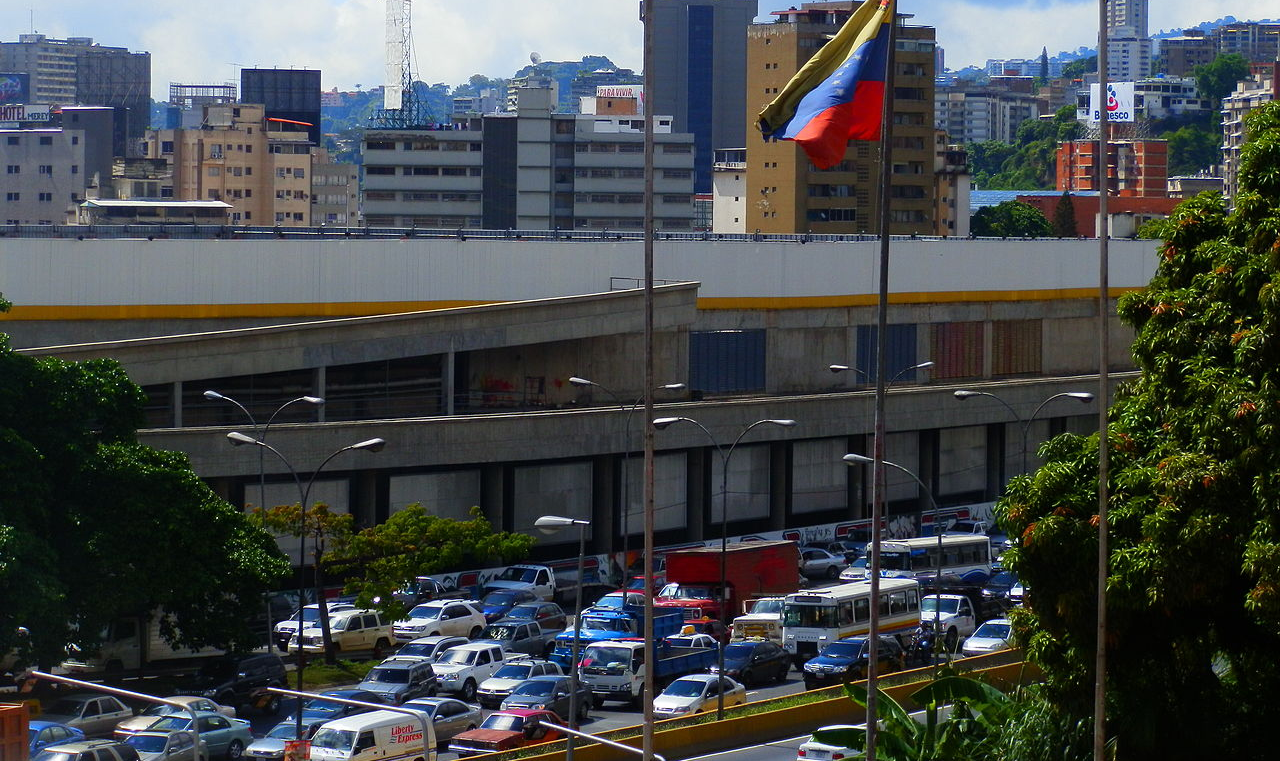 Segundo presidente Nicolás Maduro, mudança faz parte de 'processo para descolonizar e reivindicar todos os espaços públicos'
